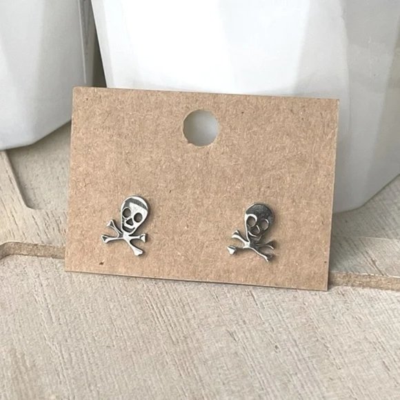 Skull and Crossbones Earrings - Picture 1 of 1
